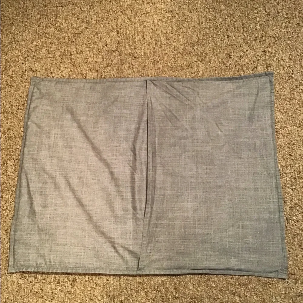 Full- queen bed comforter with two standard size pillow shams